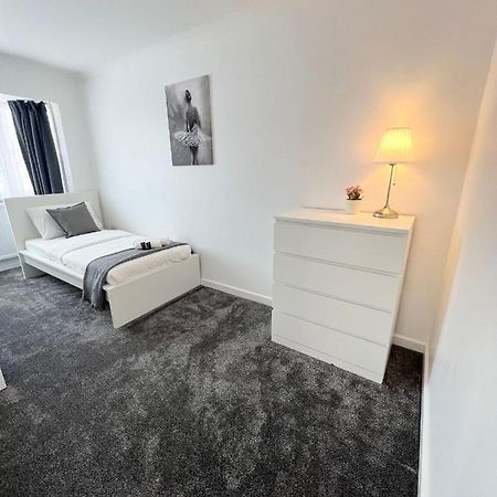 מלון Stunning Flat In Greater לונדון מראה חיצוני תמונה