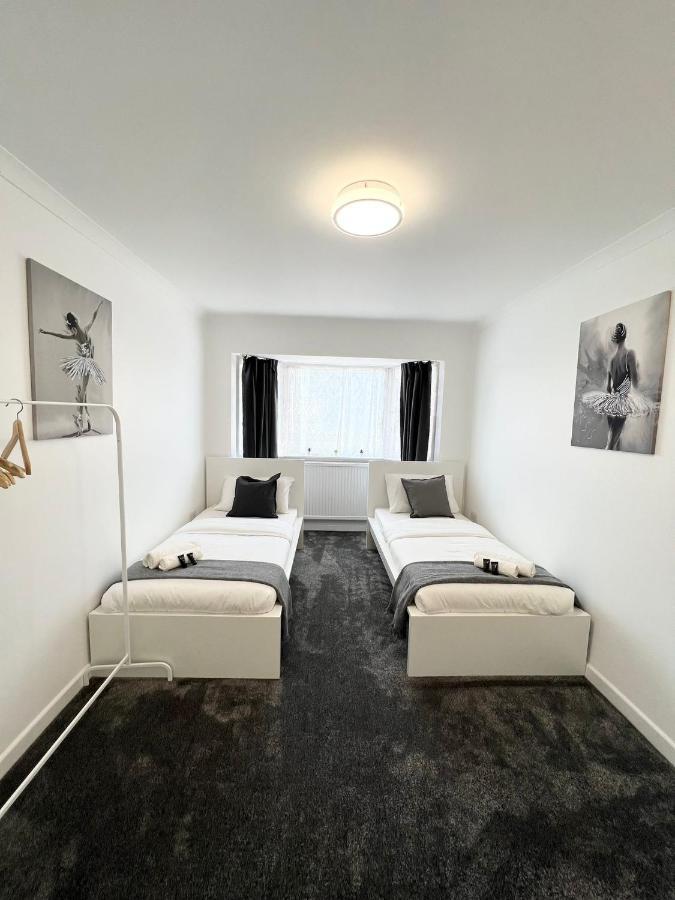 מלון Stunning Flat In Greater לונדון מראה חיצוני תמונה
