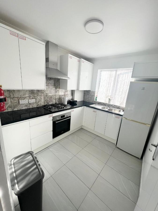 מלון Stunning Flat In Greater לונדון מראה חיצוני תמונה
